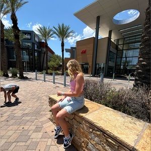 Meet your Posher, Ella